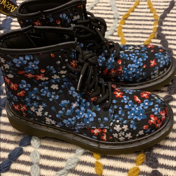 Dr. Martens Flower boots